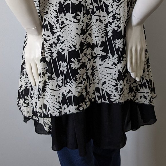 Papillon - Black w/ Cream Floral Sleeveless Tunic Top - Size S - Picture 8 of 9